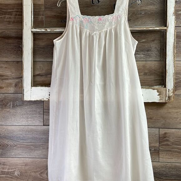 Lorraine Vintage Ladies House Dress Gown, Embroidered Floral Pattern,Light Pink - Picture 2 of 10